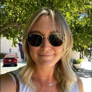 Meet your Posher, Ally